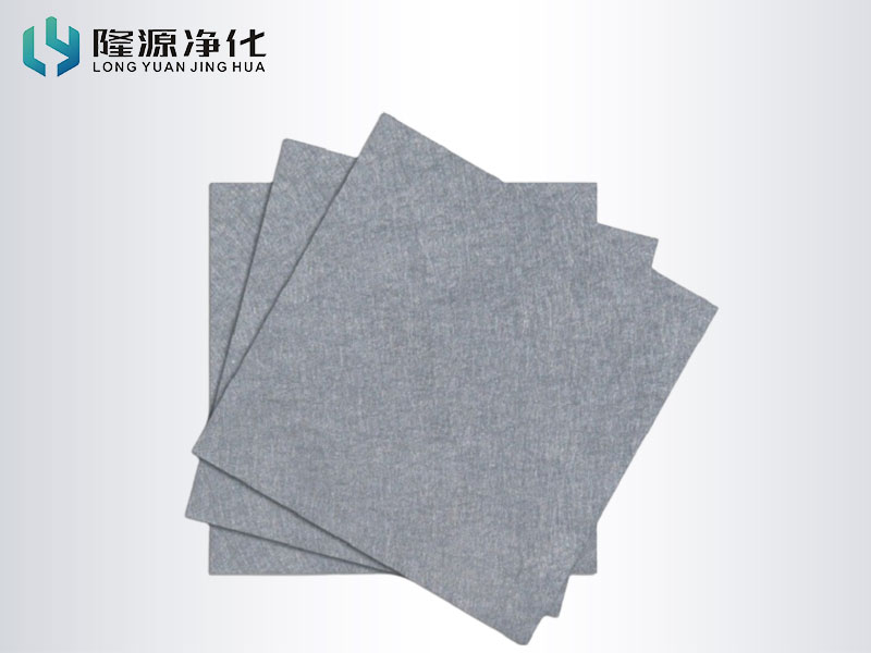 使用烧结毡时纤维丝径对其有何影响？